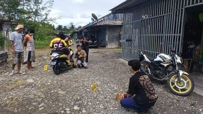 Aparat Satgas Operasi Damai Cartenz melakukan olah TKP dugaan penembakan di Dekai, Yahukimo, Kamis (30/4/2026). Dok. Istimewa
